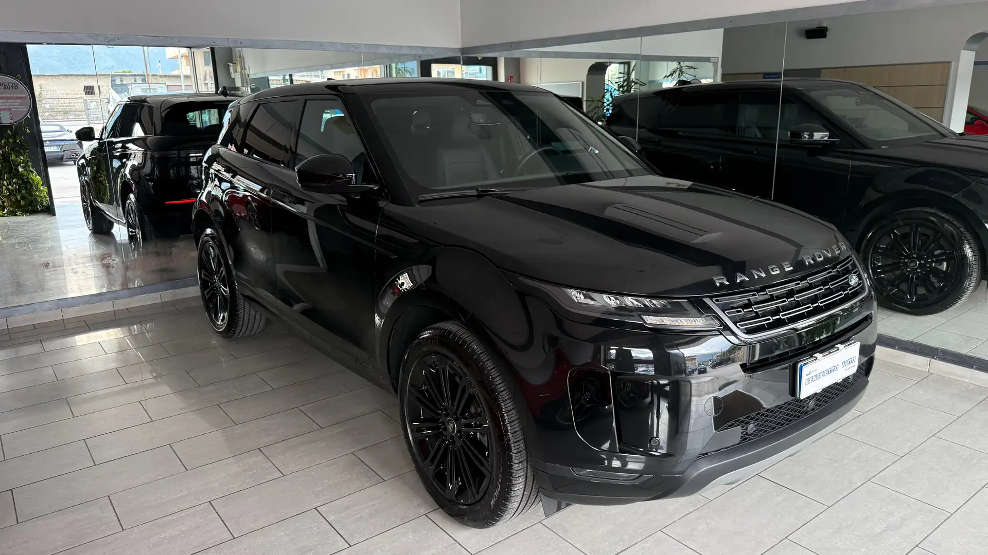 Land Rover Range Rover Evoque 2.0d i4 mhev Dark Edition awd 163cv auto Nero - 2