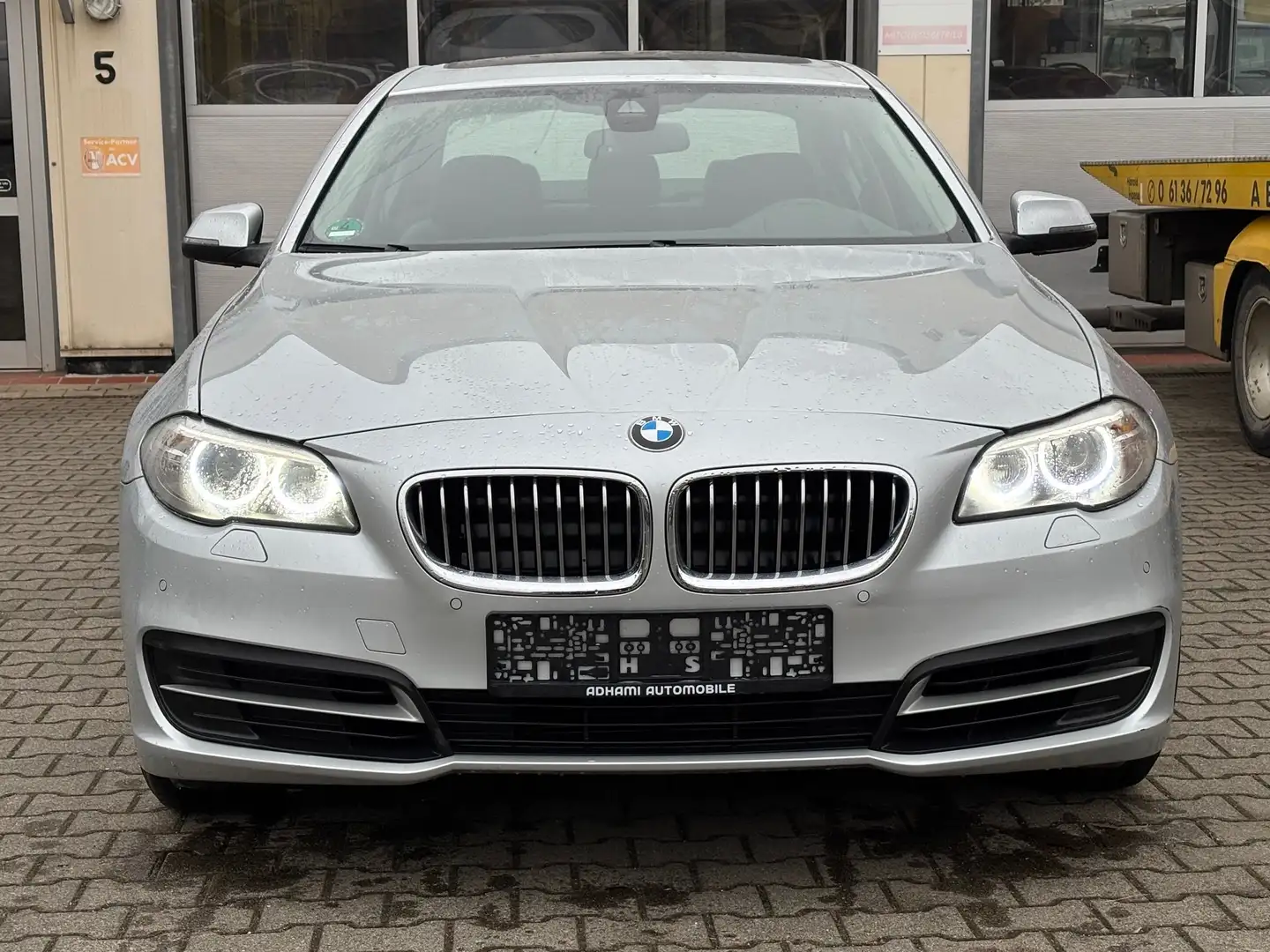 BMW 530 d Autom./Navi/Sport Sz Pkt./Leder/GSD/Hifi Pkt/AHK Grau - 2
