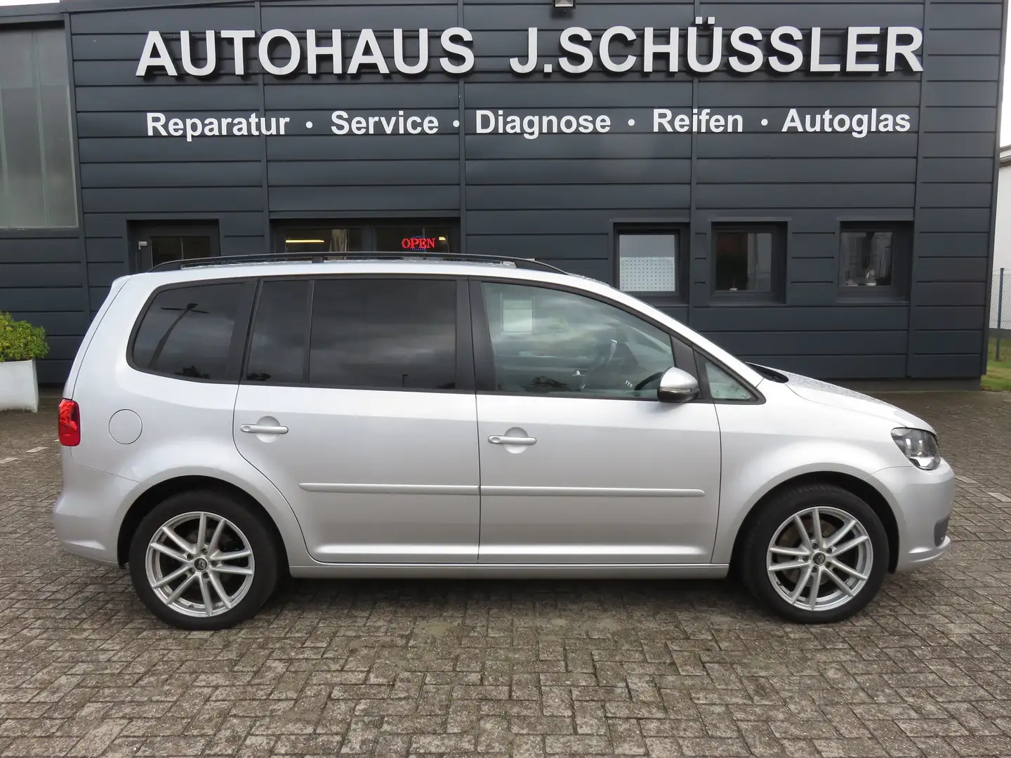 Volkswagen Touran Comfortline 7 Sitze Silber - 1