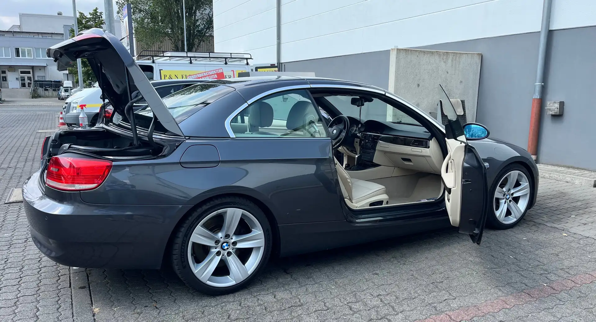 BMW 330 330i Cabrio Aut. Szary - 2