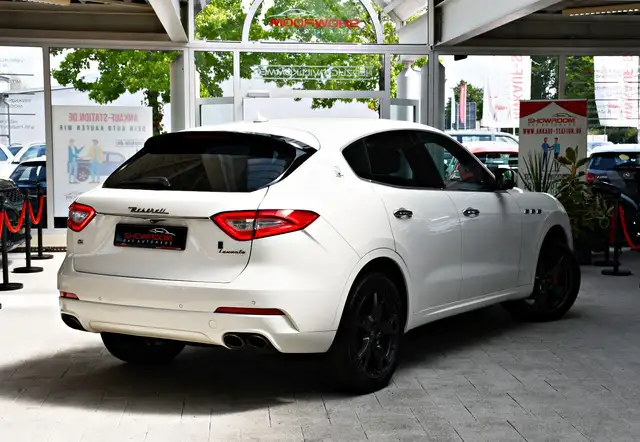 Maserati Levante view 2