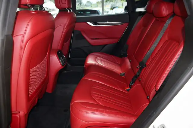 Maserati Levante view 11