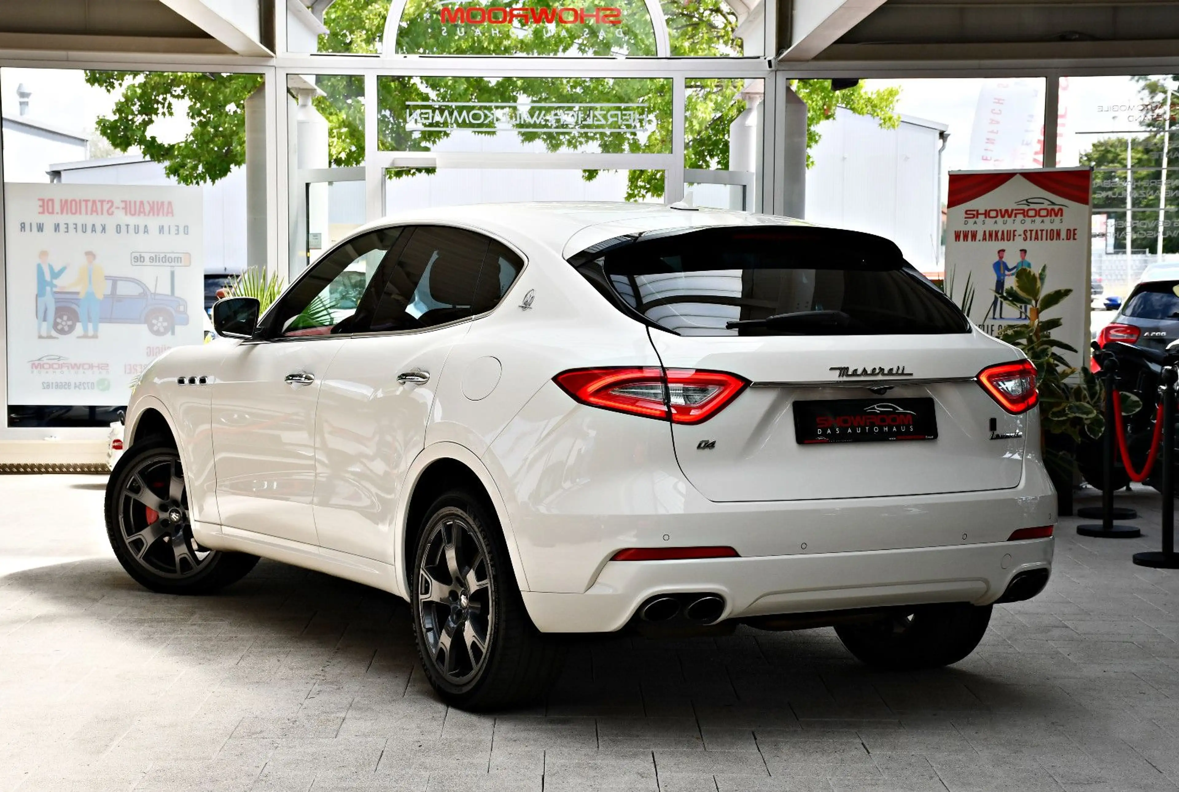 Maserati Levante 3.0 V6 Q4 Carbon Alcantara 360° ACC — photo 3