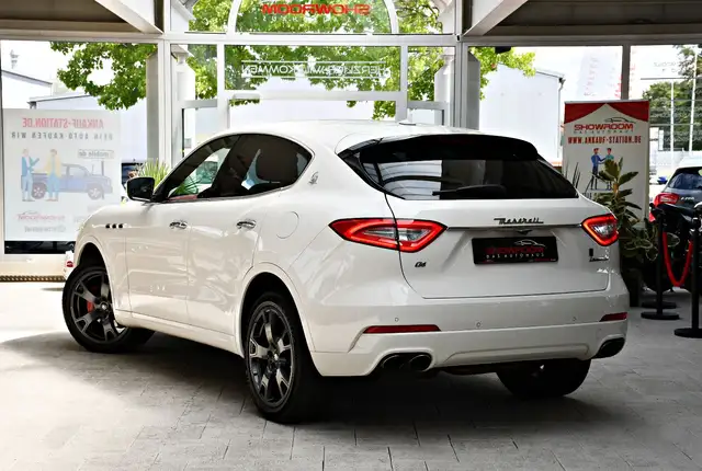 Maserati Levante view 3