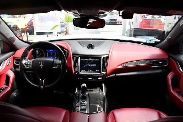 Maserati Levante view 12