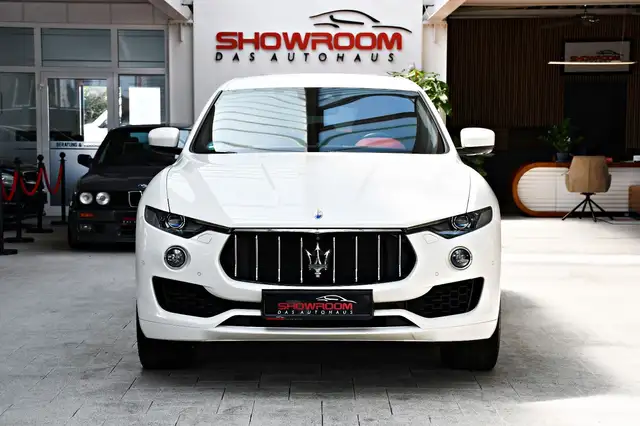 Maserati Levante view 5