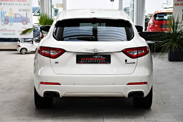 Maserati Levante view 6