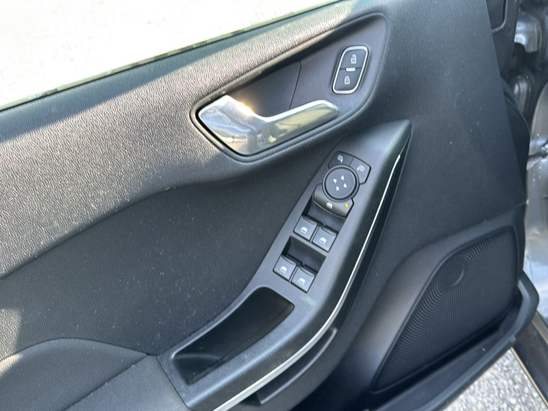 Ford Fiesta Titanium Bluetooth Navi LED Klima — photo 6