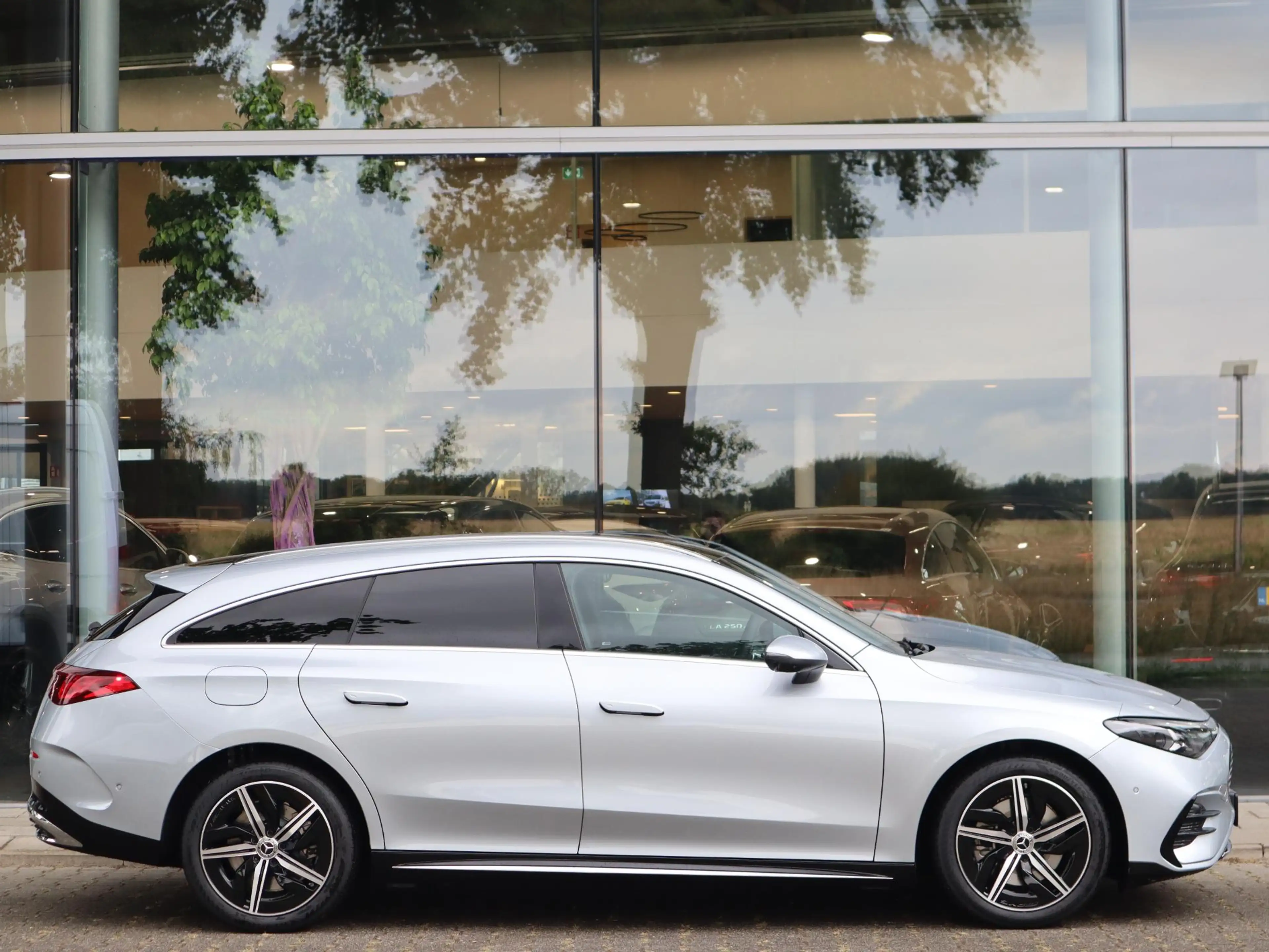 Mercedes-Benz CLA 250 Shooting Brake 250+ Business Solution AMG 85.5 kWh — photo 4