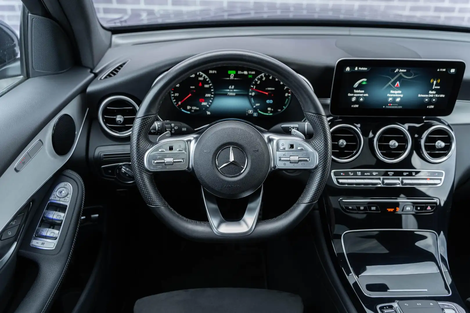 Mercedes-Benz GLC 300 300e 4MATIC Business Solution AMG | Panoramadak | Blauw - 2