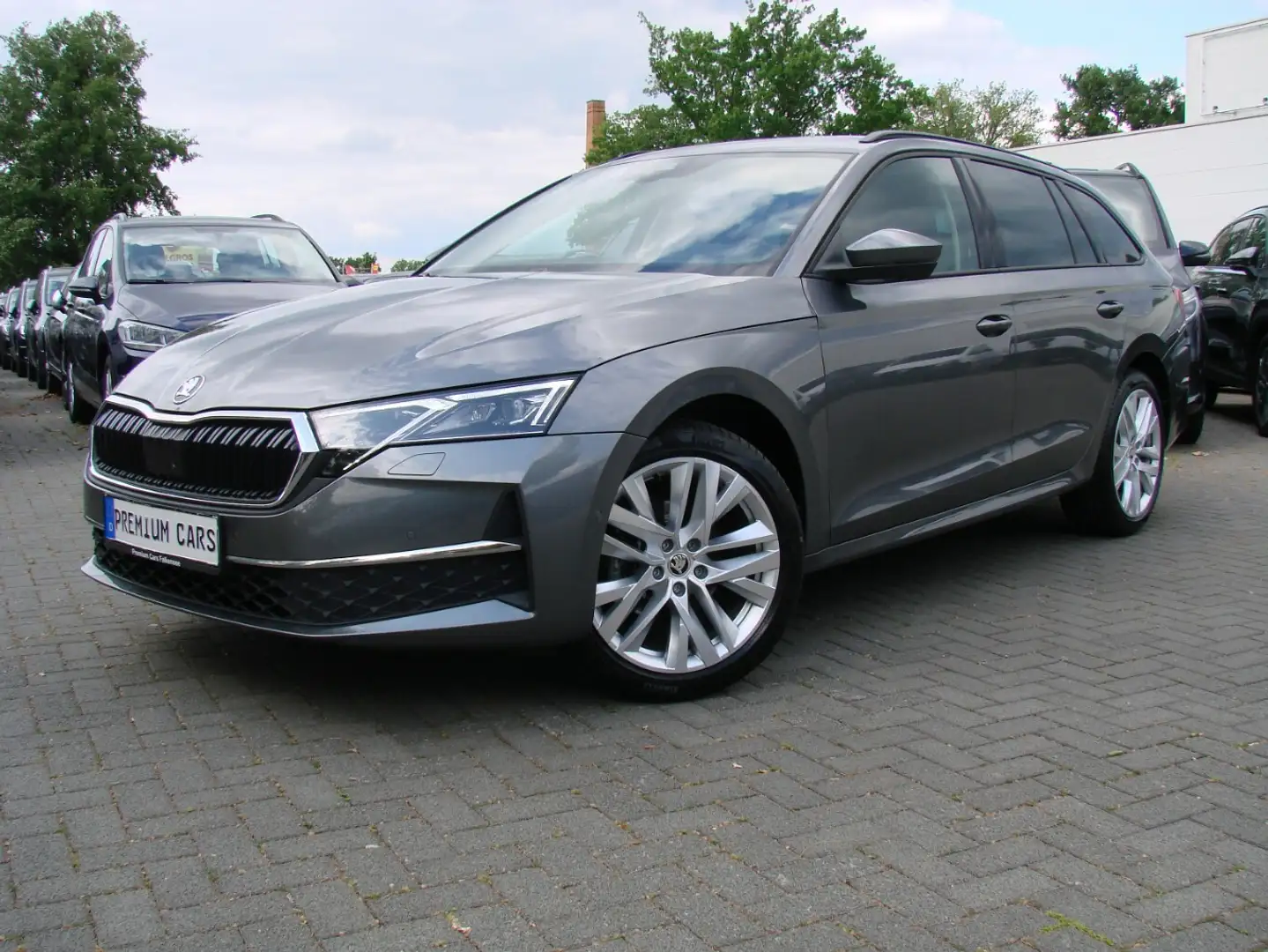 Skoda Octavia 2.0TDi Selection 360° Navi HeadUp AHK Grau - 2