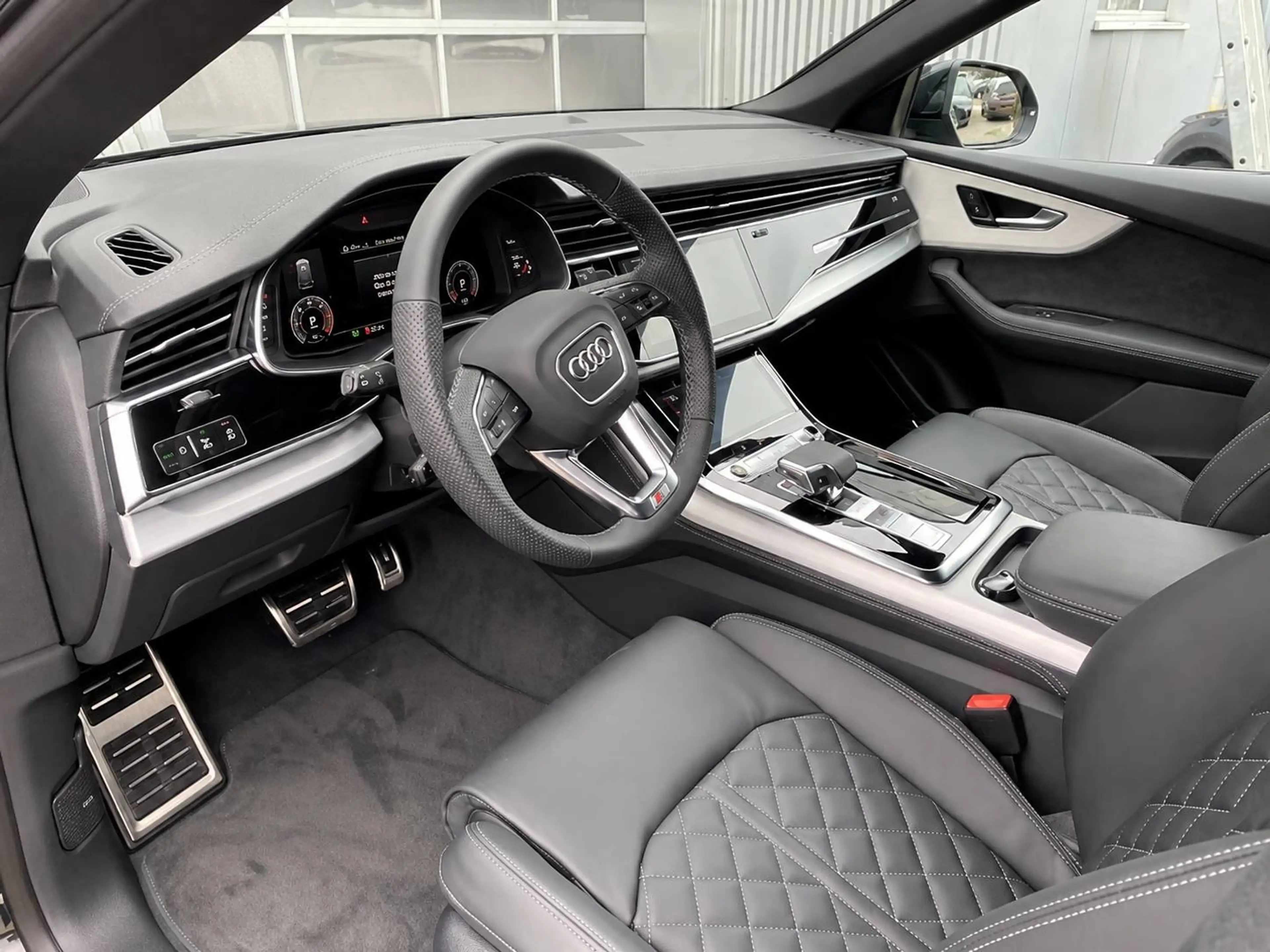 Audi Q8 50 TDI quattro — photo 8