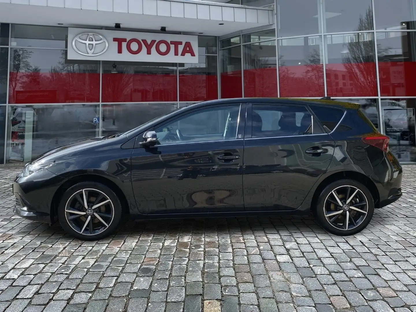 Toyota Auris 1.2 Turbo Team D Facelift Fernlichtass. LM Negro - 2