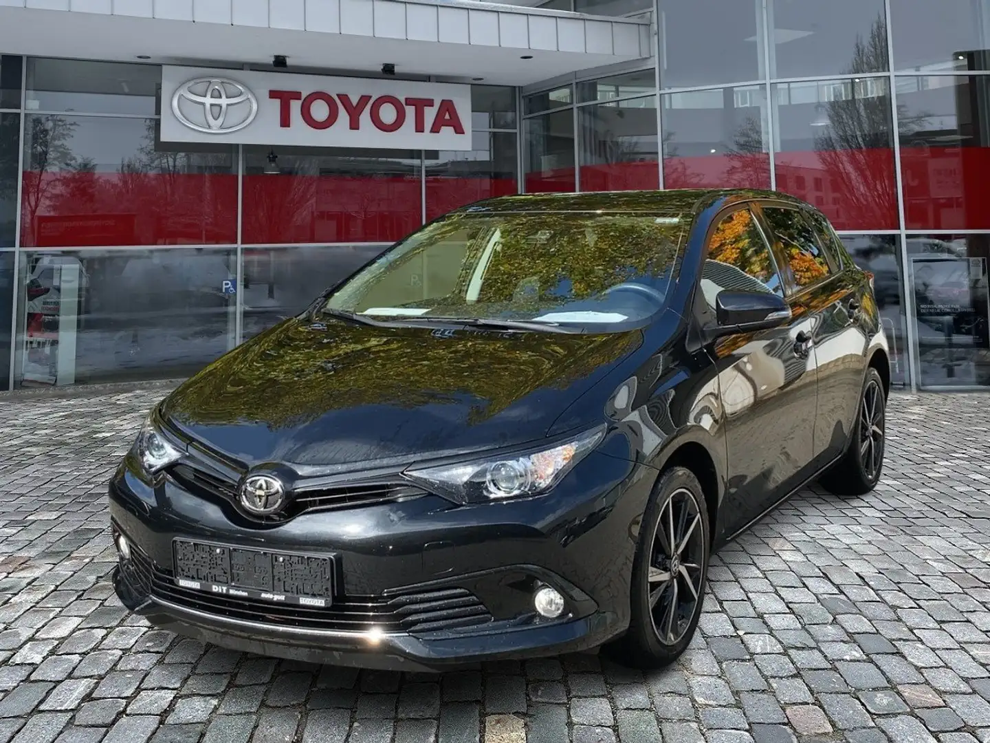 Toyota Auris 1.2 Turbo Team D Facelift Fernlichtass. LM Negro - 1