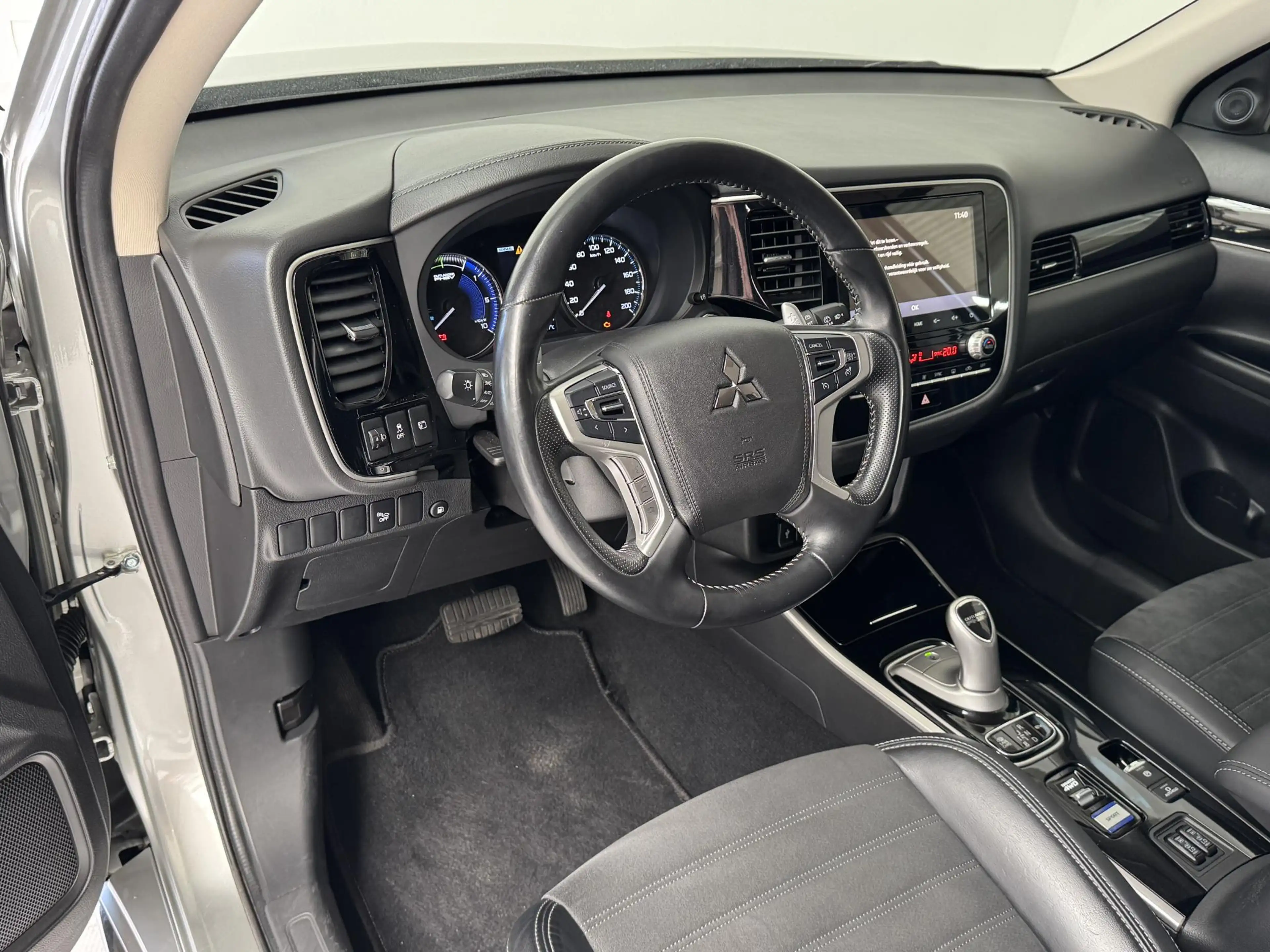 Mitsubishi Outlander 2.4 PHEV Intense | Trekhaak | Navigatie | Camera | — photo 21