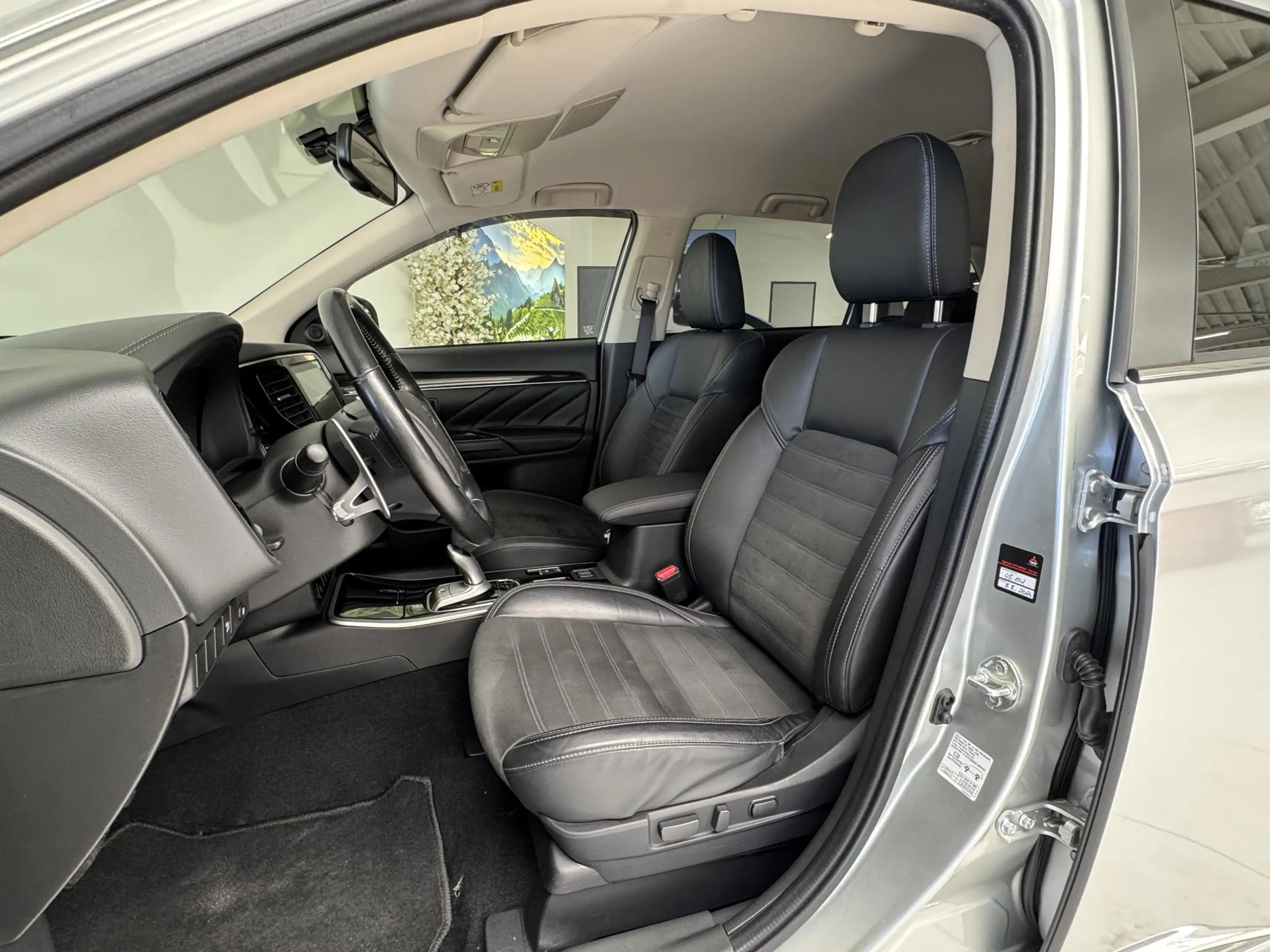 Mitsubishi Outlander 2.4 PHEV Intense | Trekhaak | Navigatie | Camera | — photo 7