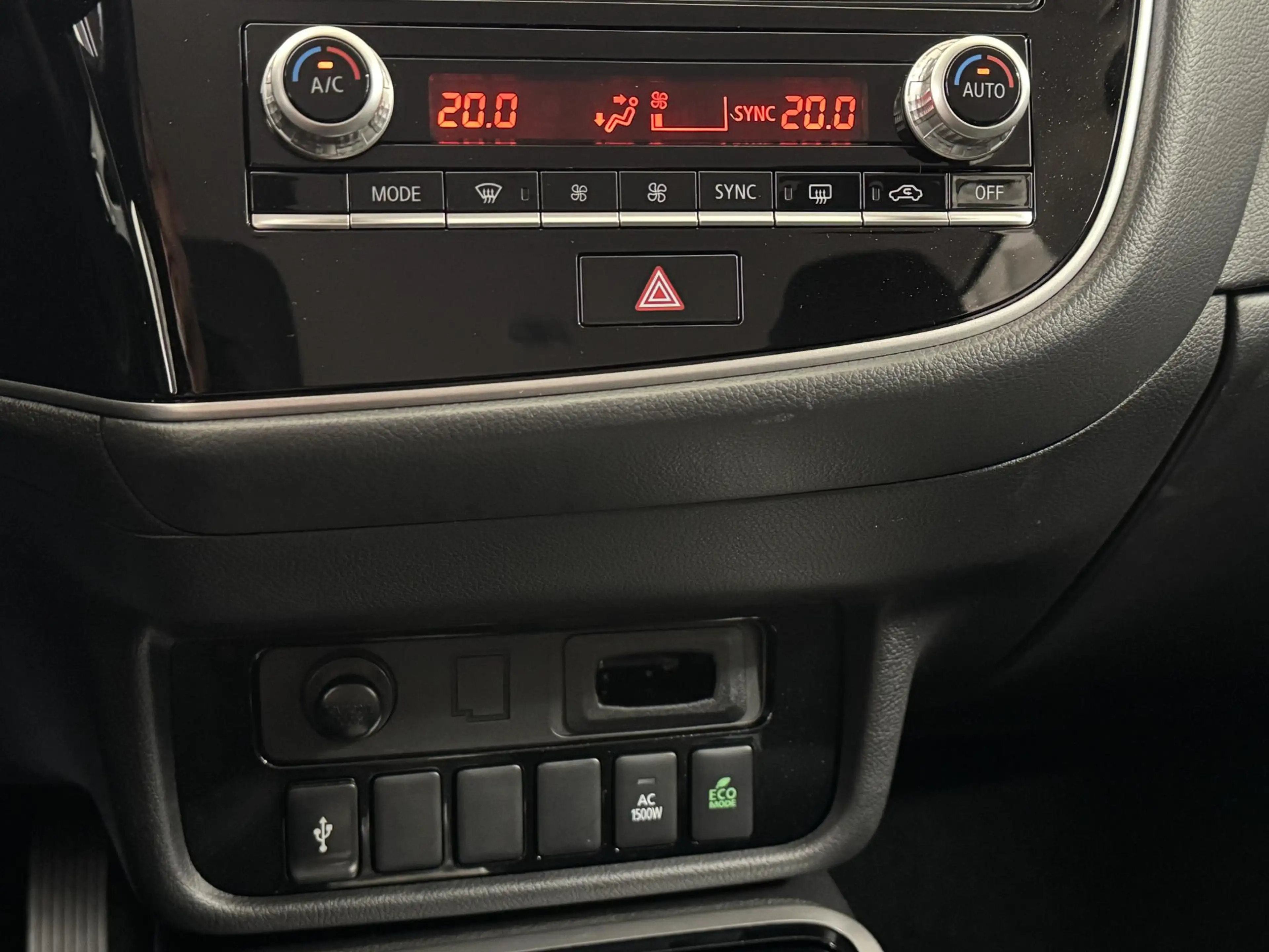 Mitsubishi Outlander 2.4 PHEV Intense | Trekhaak | Navigatie | Camera | — photo 13