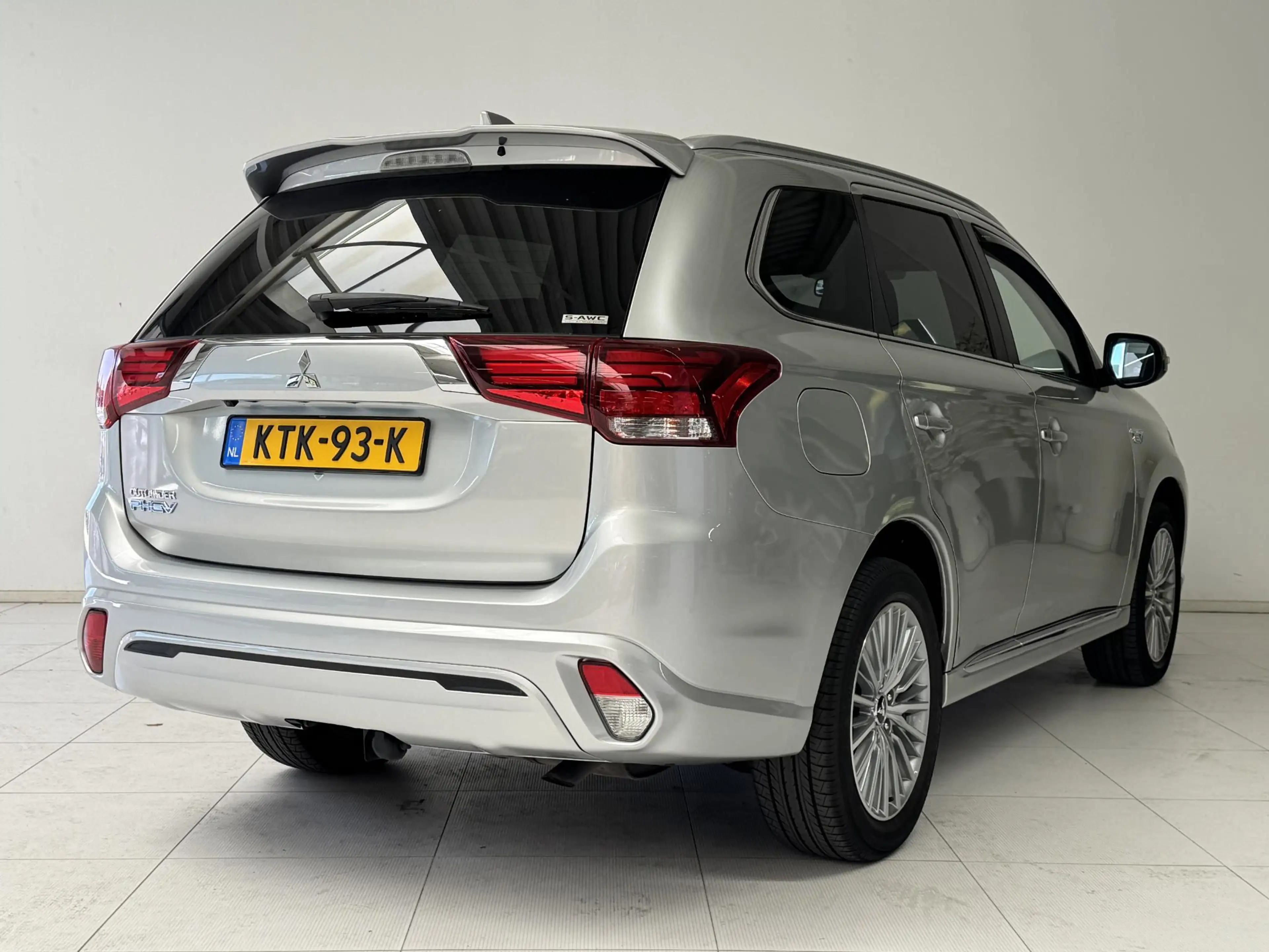 Mitsubishi Outlander 2.4 PHEV Intense | Trekhaak | Navigatie | Camera | — photo 2