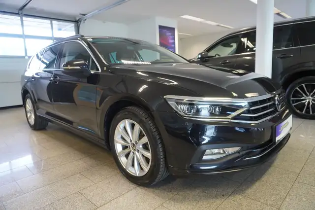 Volkswagen Passat view 3