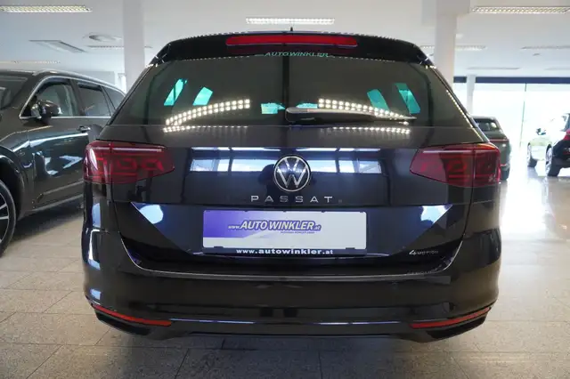 Volkswagen Passat view 6