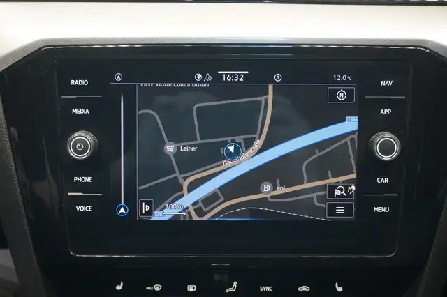 Volkswagen Passat view 15