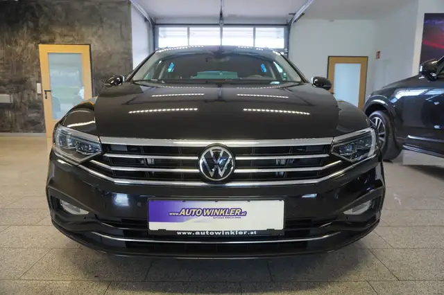 Volkswagen Passat view 2