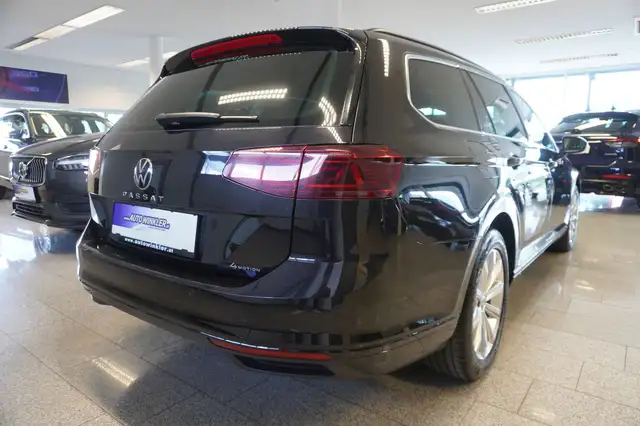Volkswagen Passat view 5