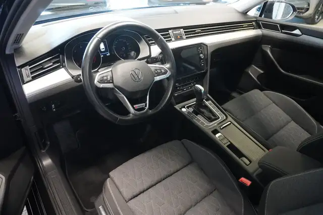 Volkswagen Passat view 7
