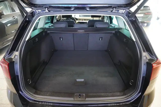 Volkswagen Passat view 10