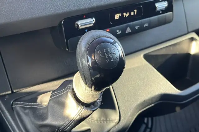 Mercedes-Benz Sprinter view 17