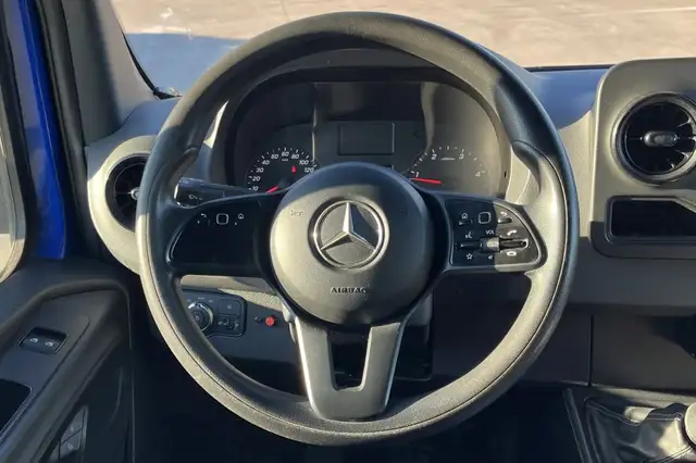 Mercedes-Benz Sprinter view 12