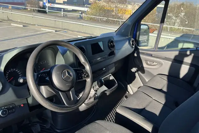 Mercedes-Benz Sprinter view 11
