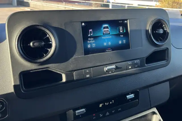 Mercedes-Benz Sprinter view 13