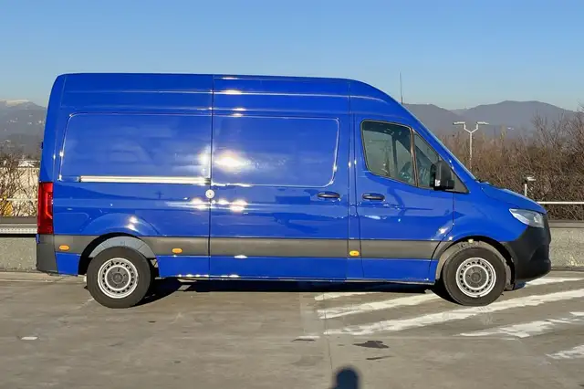 Mercedes-Benz Sprinter view 6