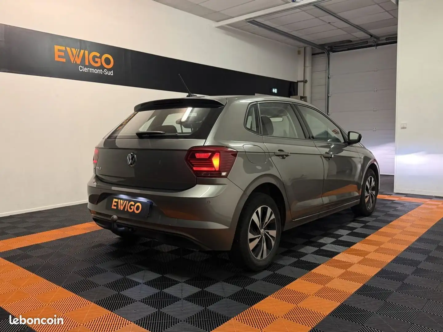 Volkswagen Polo 1.6 tdi 95 confort line radar av-ar attelage Grau - 2