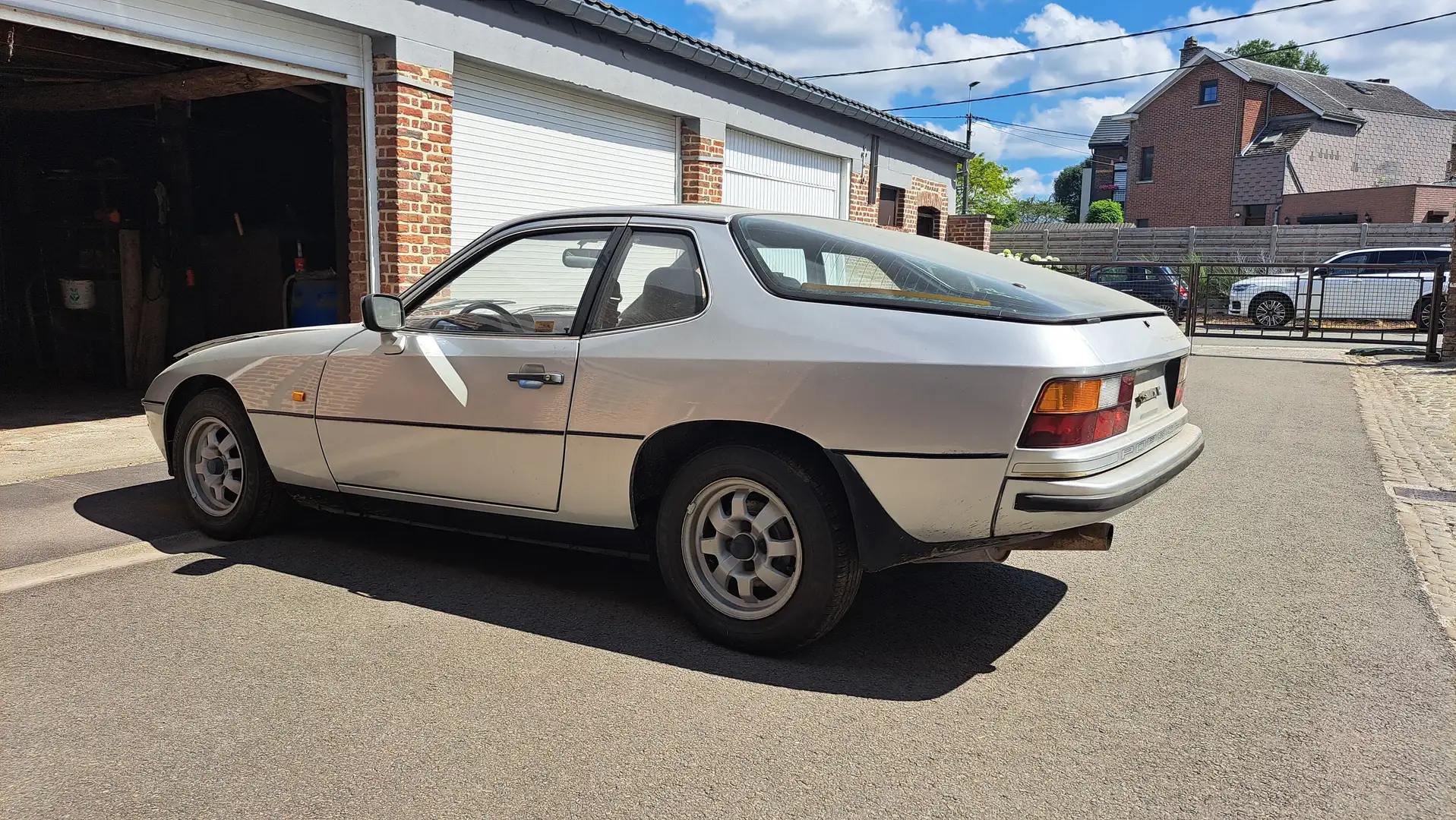 Porsche 924 Stříbrná - 2