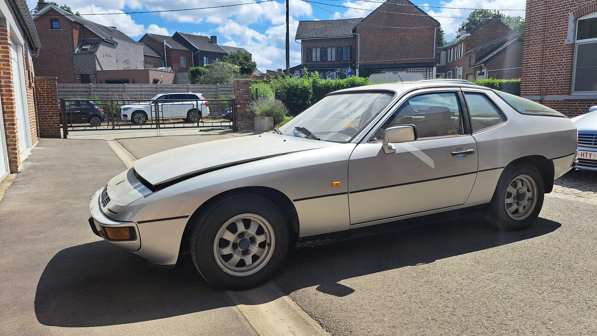 Porsche 924 Stříbrná - 1