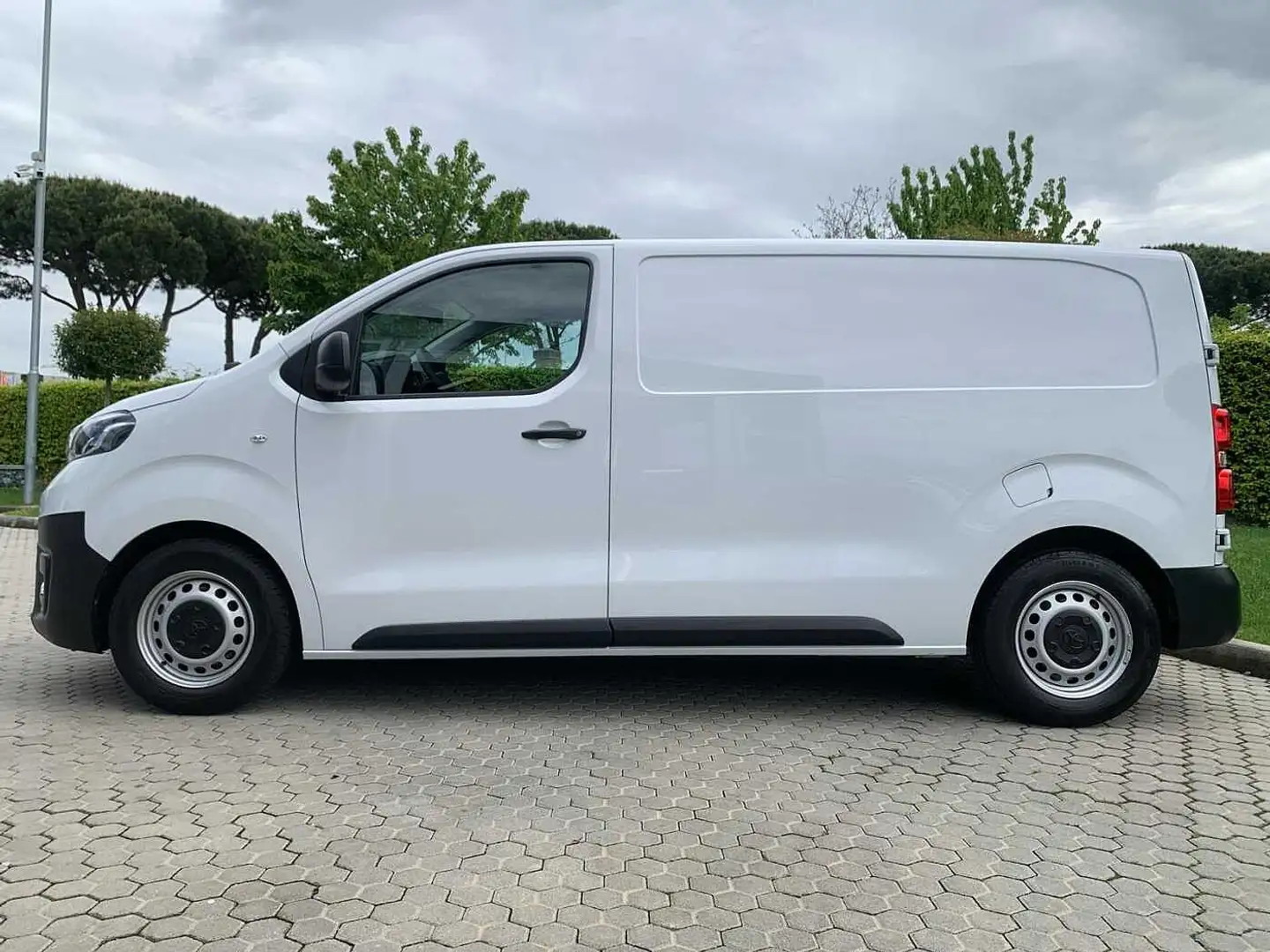 Toyota Proace 2ª serie 1.5D 120CV PL-TN 4p. 10q Comfort Blanc - 2