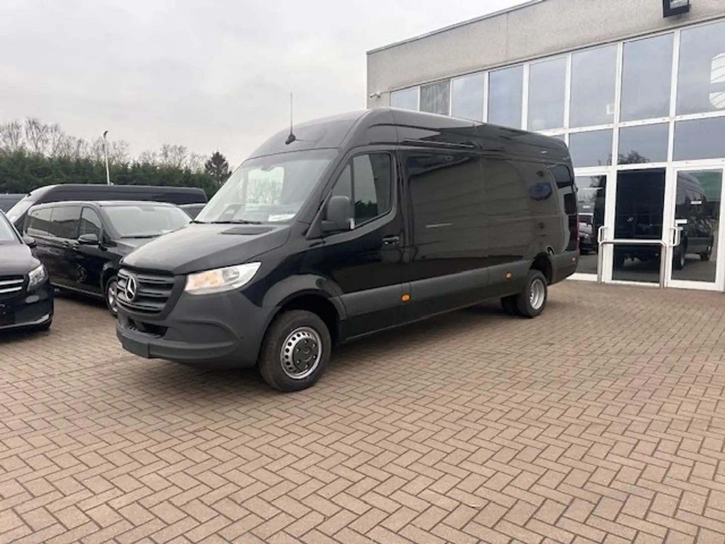 Mercedes-Benz Sprinter 519 L3H2 € 57500excl- trekh 3500 kg # KLEUREN Zwart - 1