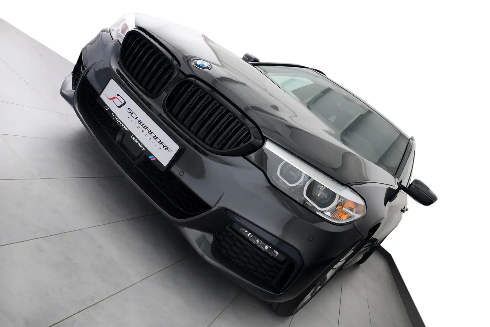 BMW 530 d xDrive Touring M Sport LiveCoProf ACC 1Hand Grau - 2