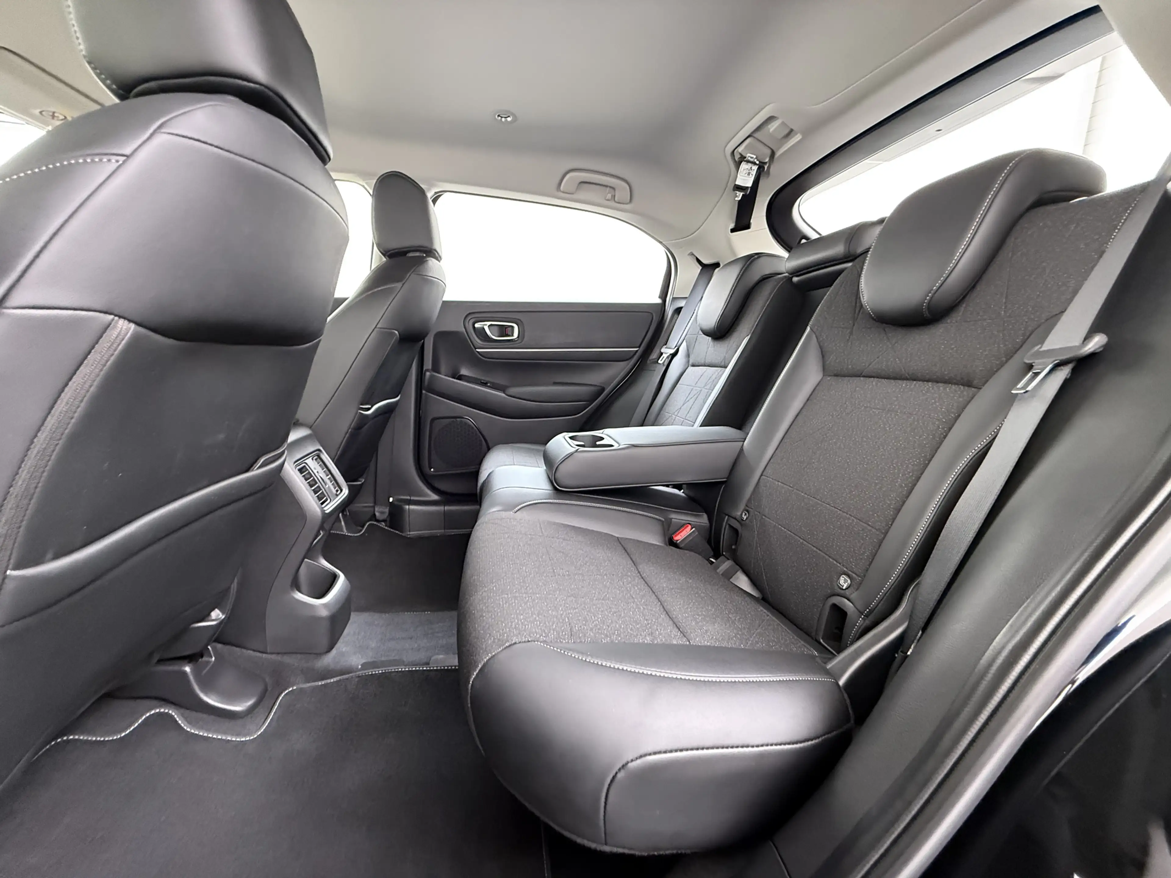 Honda HR-V 1.5 i-MMD 131pk CVT Advance — photo 21
