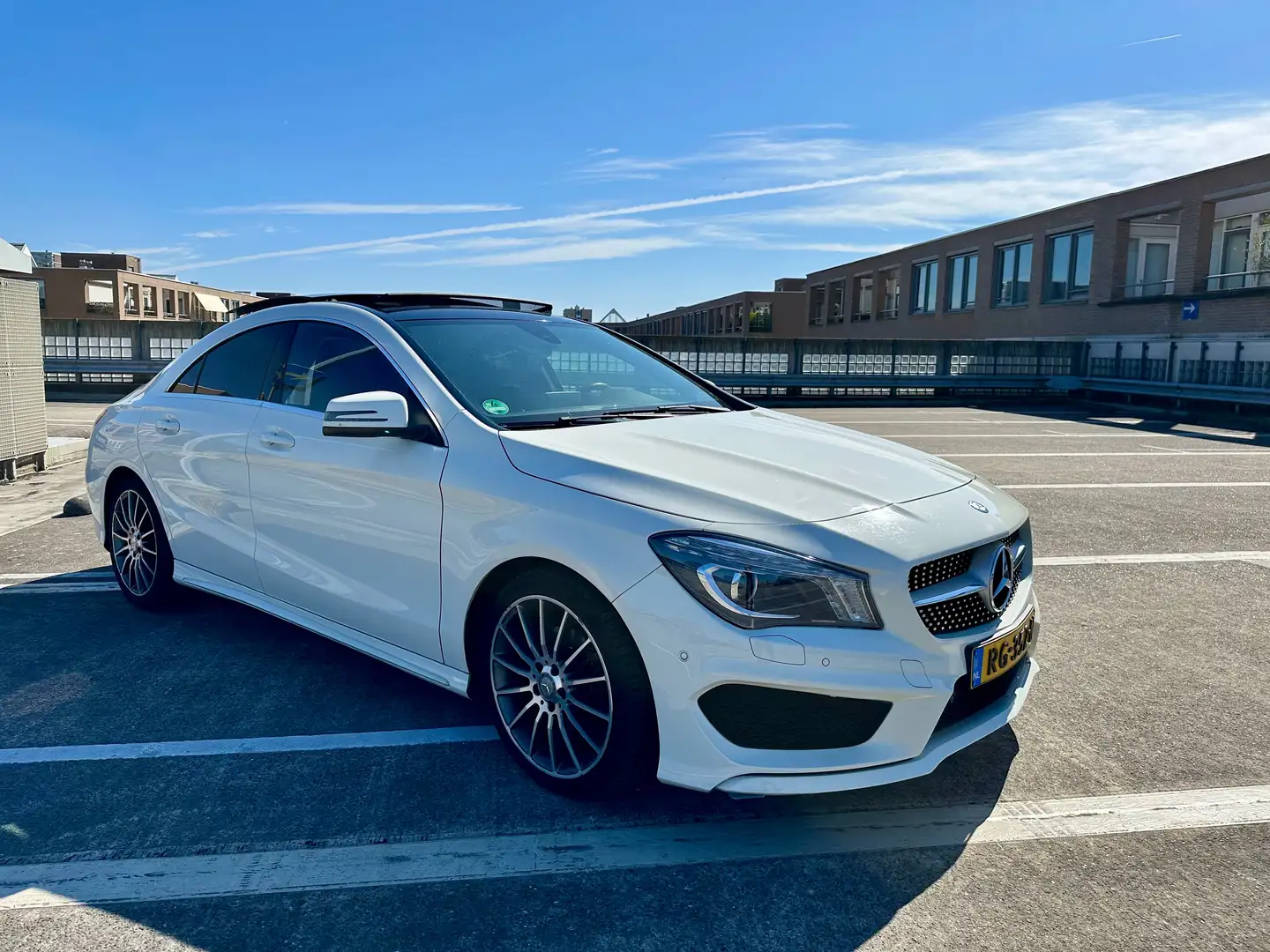 Mercedes-Benz CLA 180 CLA 180 AMG Pakket Wit - 1