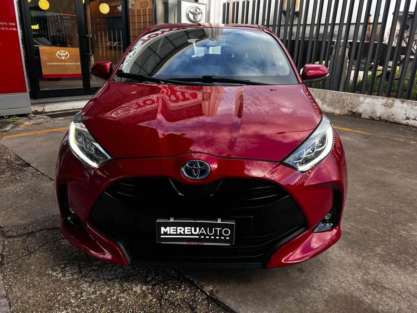 Toyota Yaris 1.5 Hybrid 5 porte Trend Rot - 2
