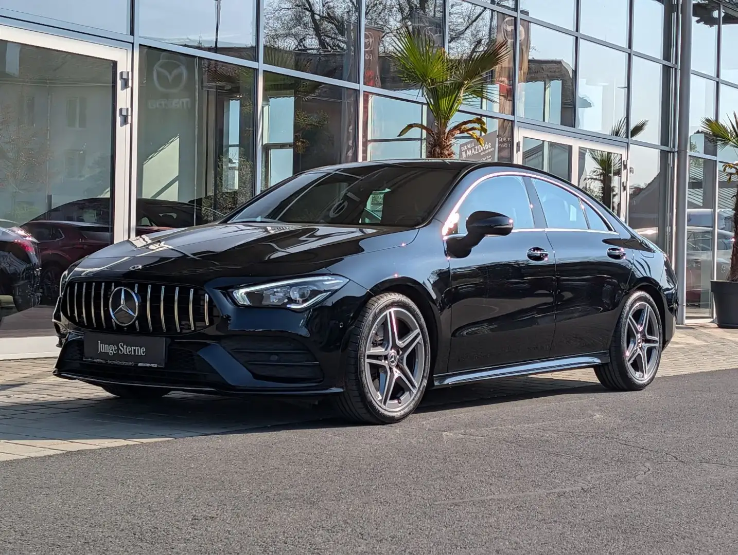 Mercedes-Benz CLA 200 4MATIC Coupé AMG Line KeyGo Shz LED Ambi Schwarz - 2