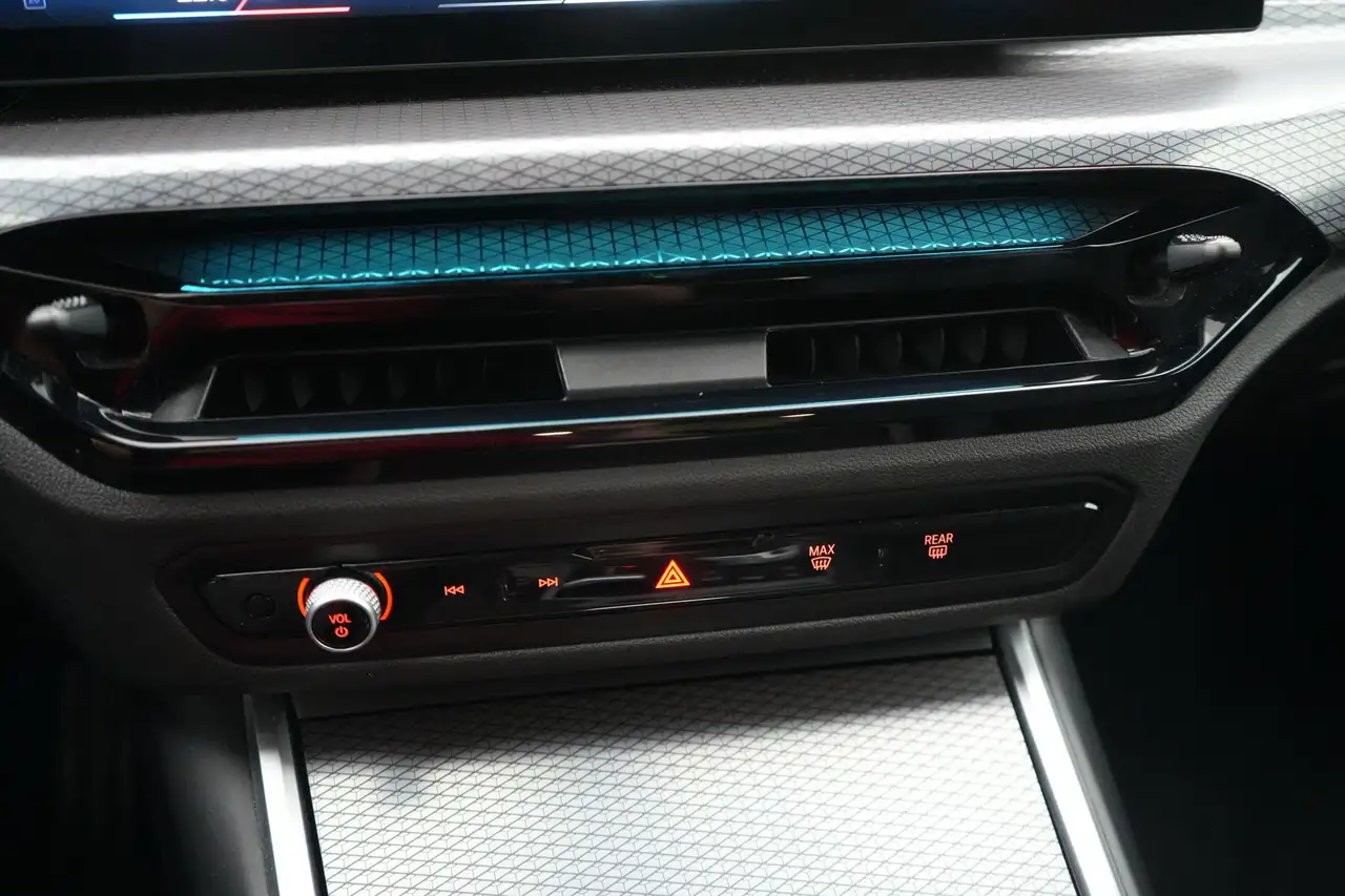 BMW 330 Mazda3 330e PHEV M-Sport Pro LEDER/CUIR LED GPS PD, миниатюра 28