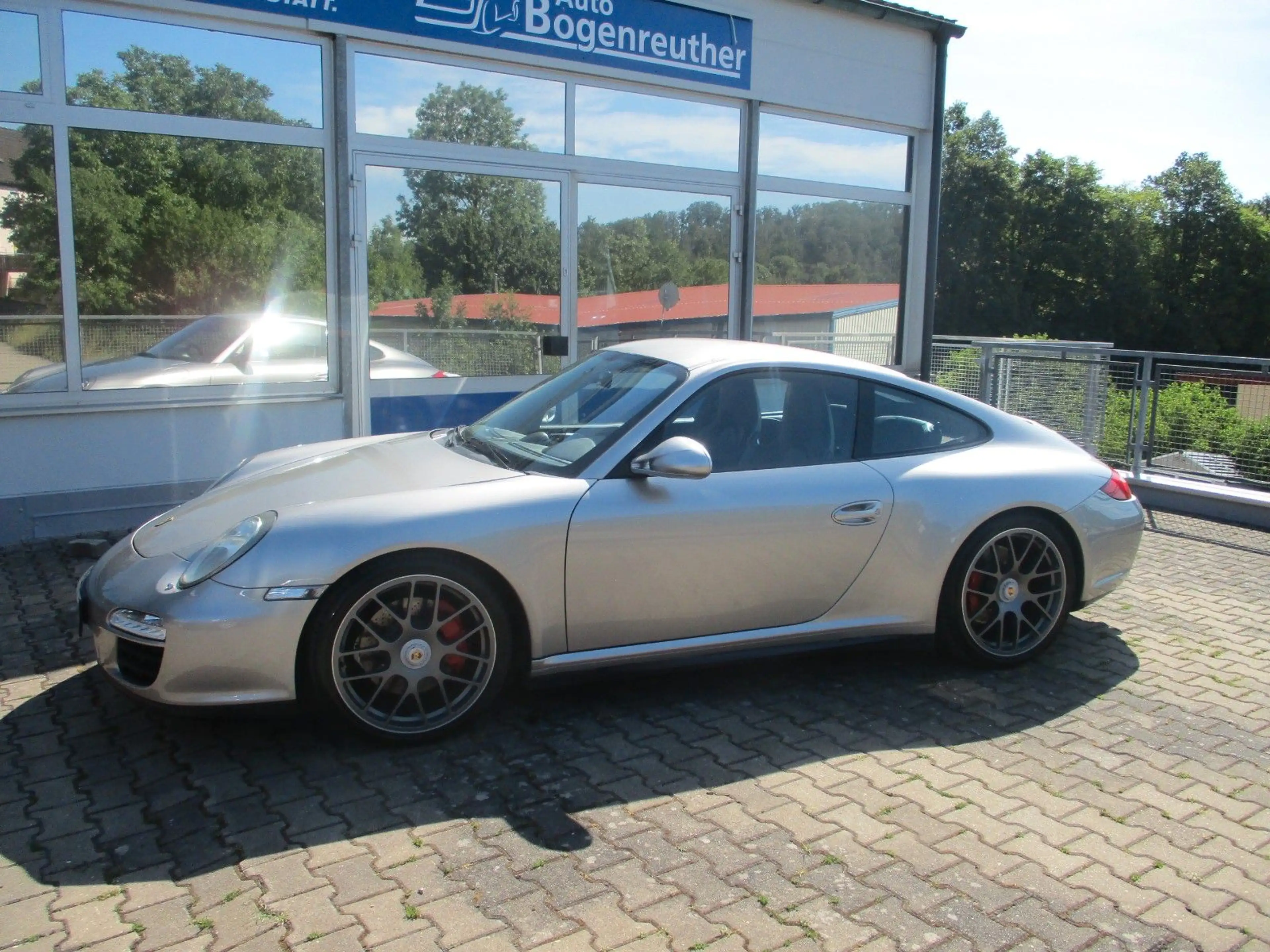 Porsche 911 Carrera GTS Coupe — photo 3