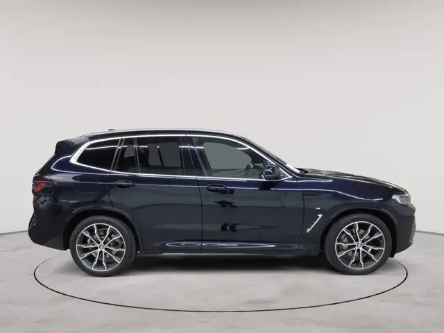 BMW X3 view 3