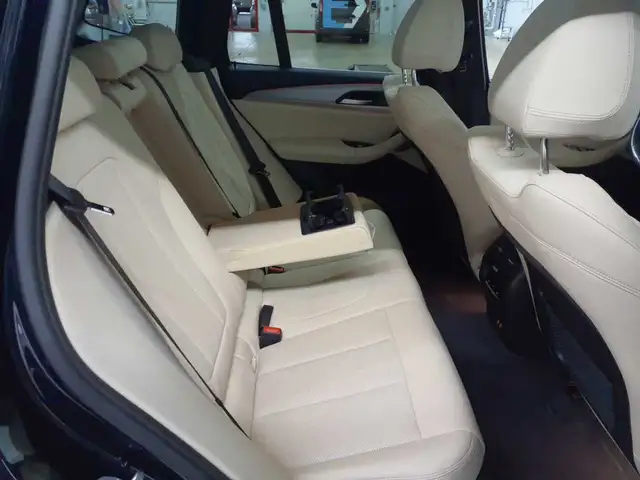 BMW X3 view 13