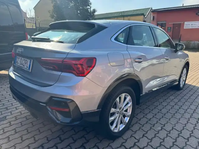Audi Q3 view 6