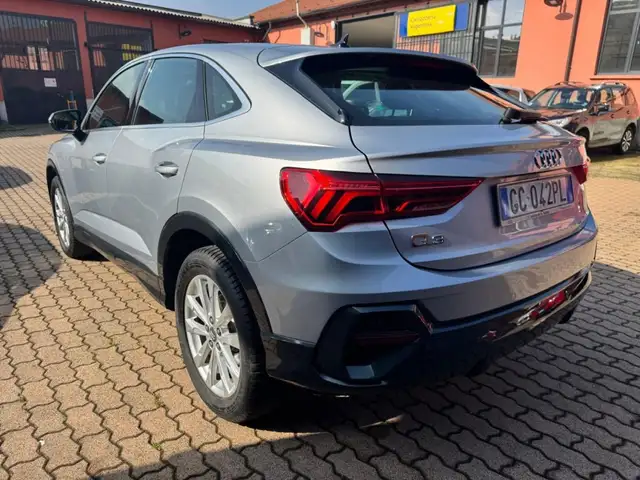 Audi Q3 view 7